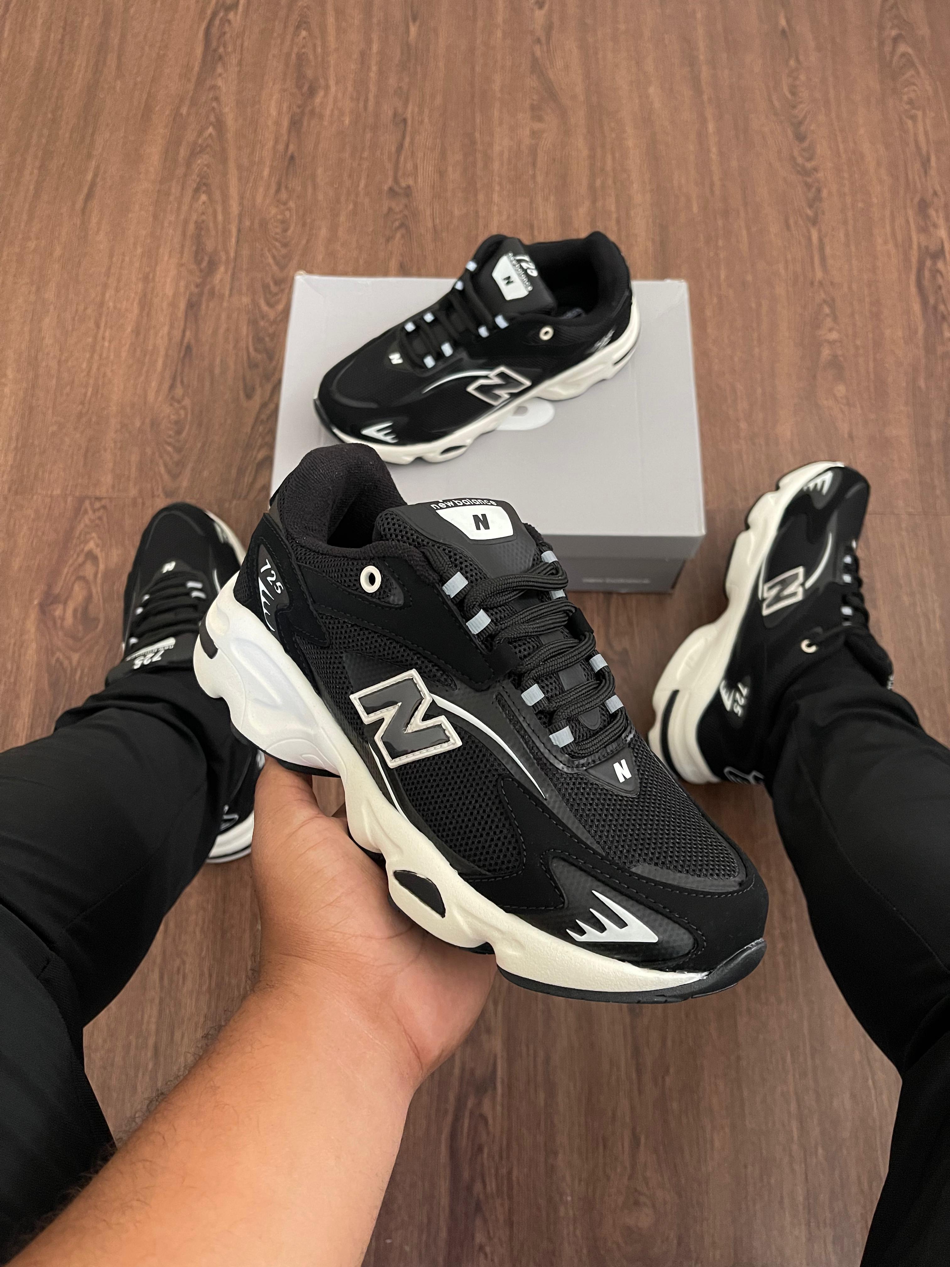 Tênis New Balance 725