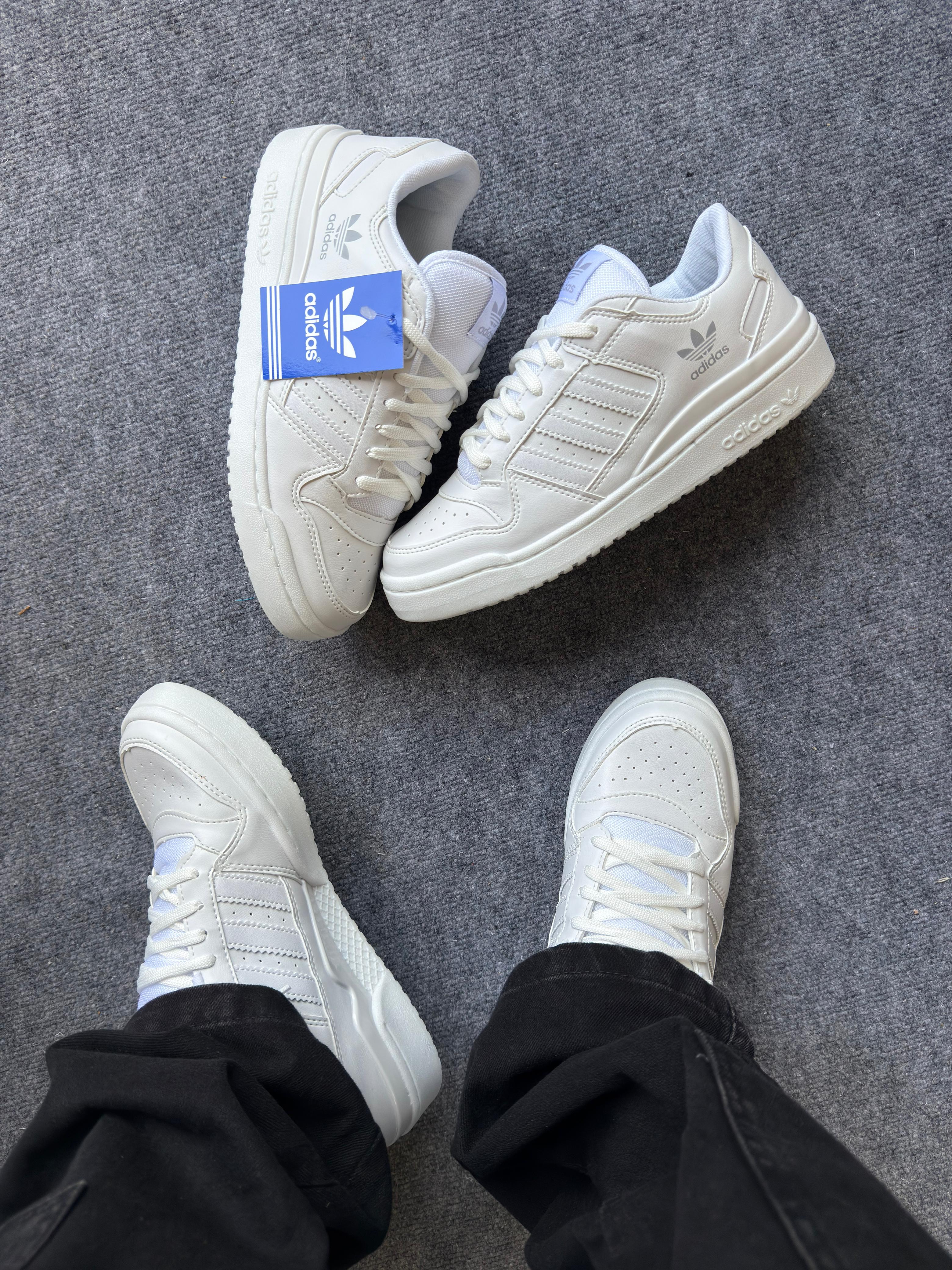 Tênis Adidas fórum low