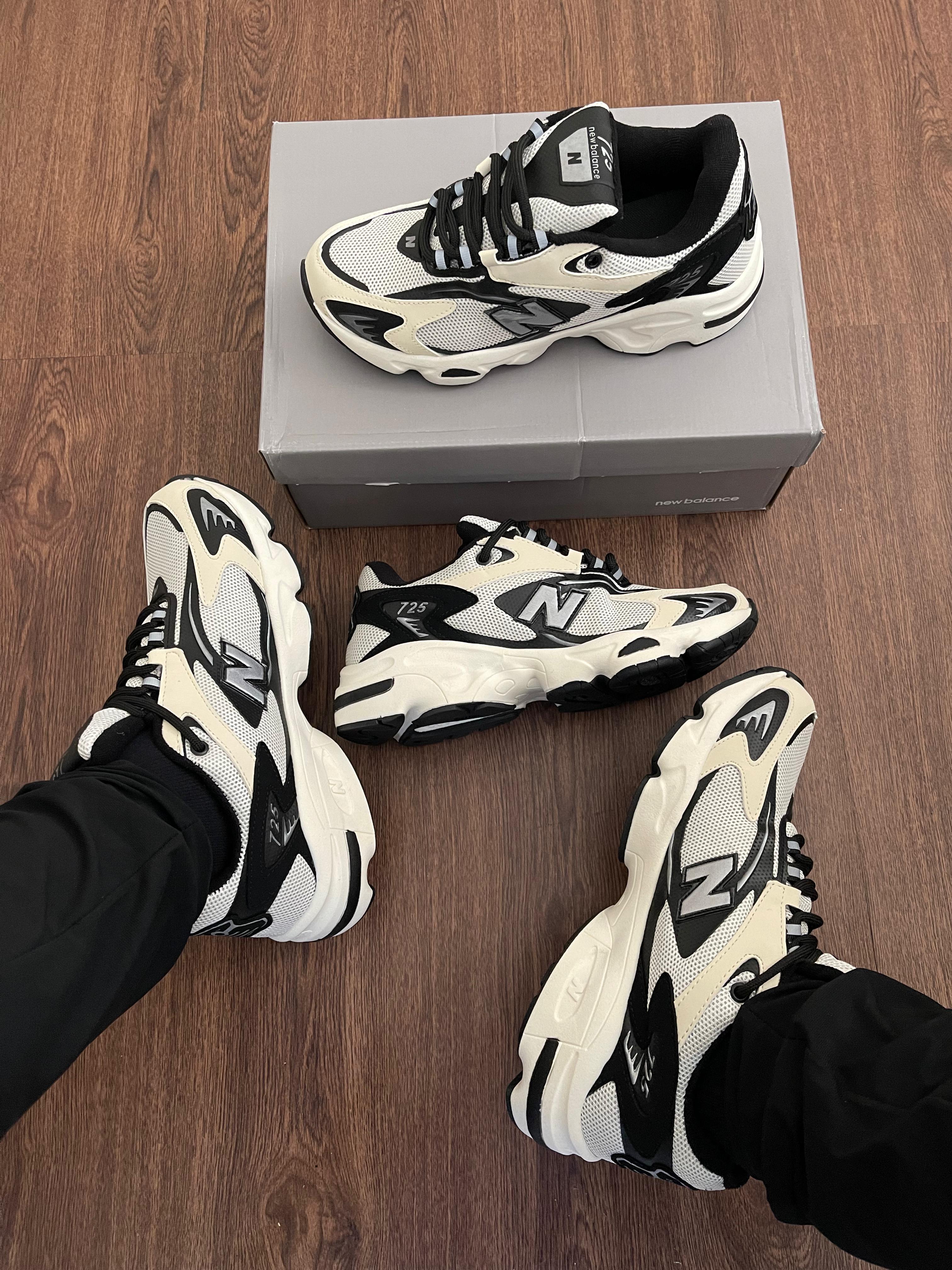 Tênis New Balance 725