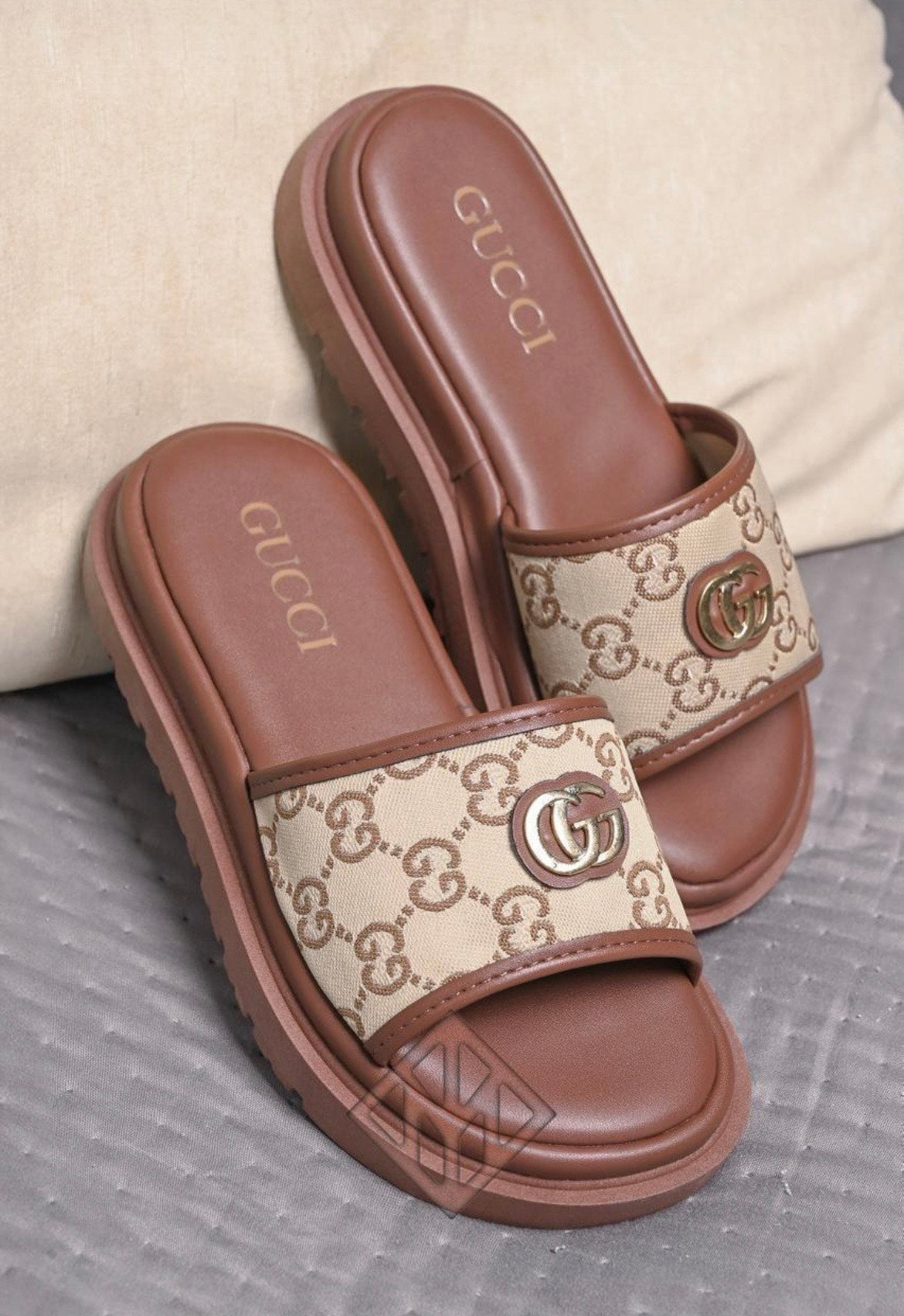 Slide Plataforma Classic Heritage - Marrom & Bege