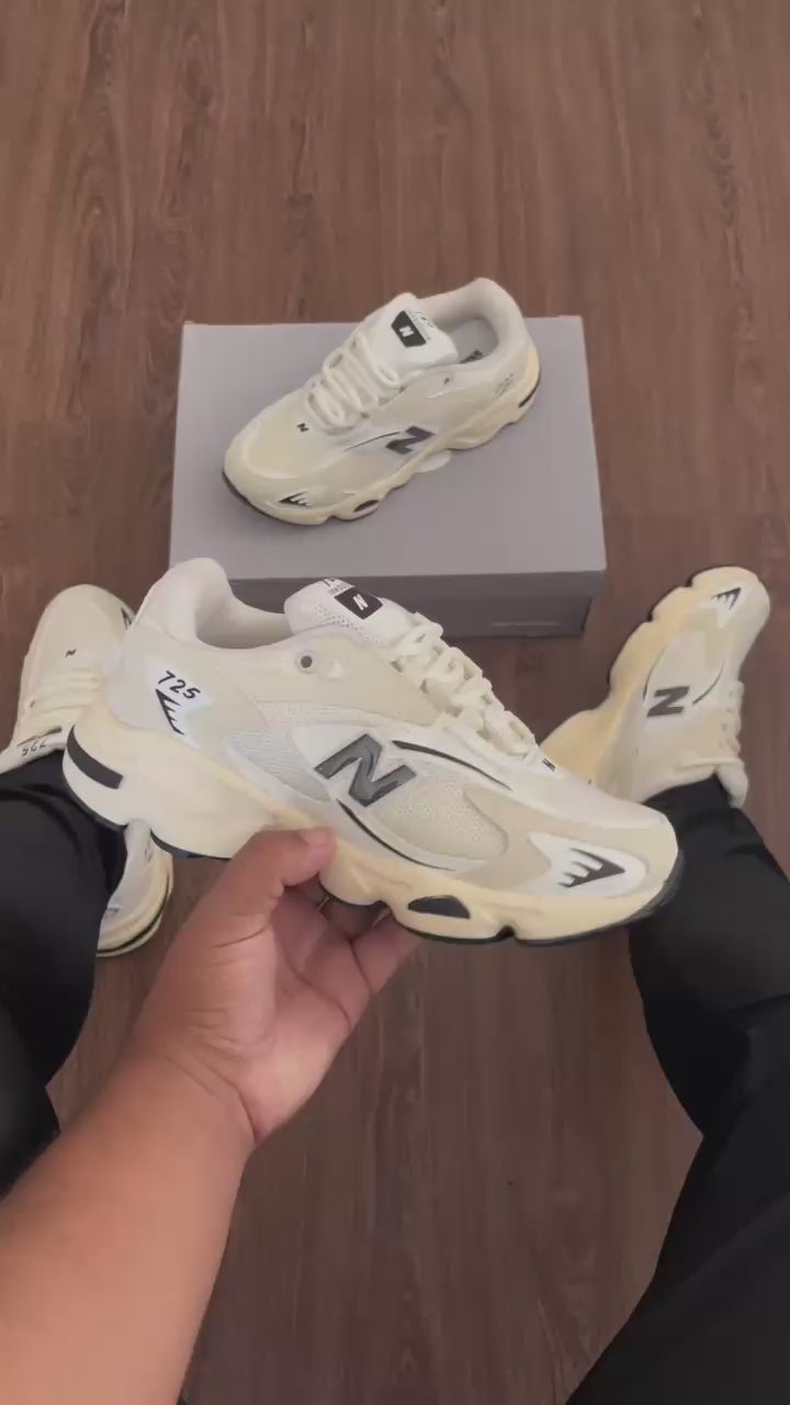 Tênis New Balance 725